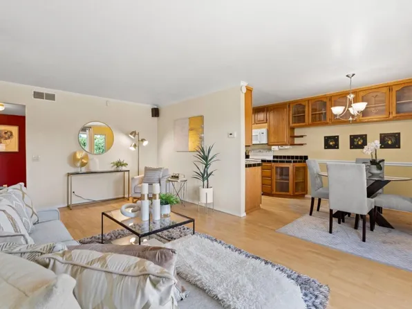 2464 W Bayshore Rd APT 3, Palo Alto, CA 94303