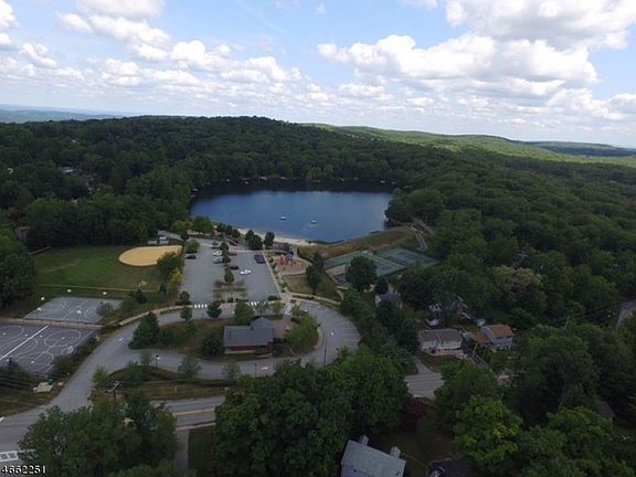 2nd image of 322 W Lakeshore Dr-lakefront