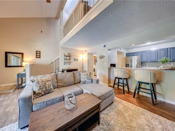8799 W 106th Ter #8, Overland Park, KS 66212