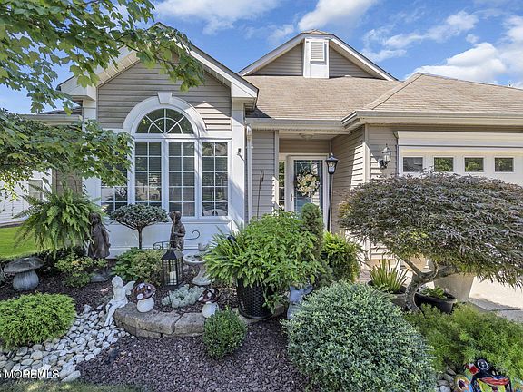 2nd image of 21 Turnberry Place