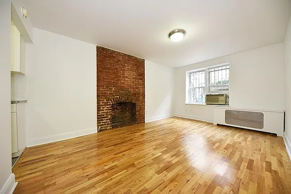 Rented by Buchbinder & Warren | media 42
