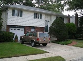 201 Irish Ln, Islip Terrace, NY 11752