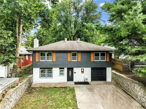 9333 E 15th St, Independence, MO 64052