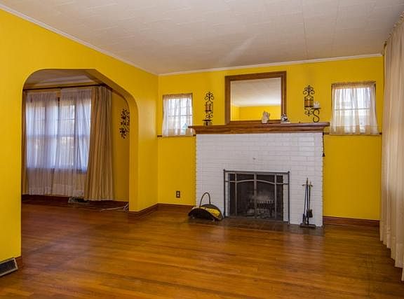 4th image of 2215 Lincolnway E