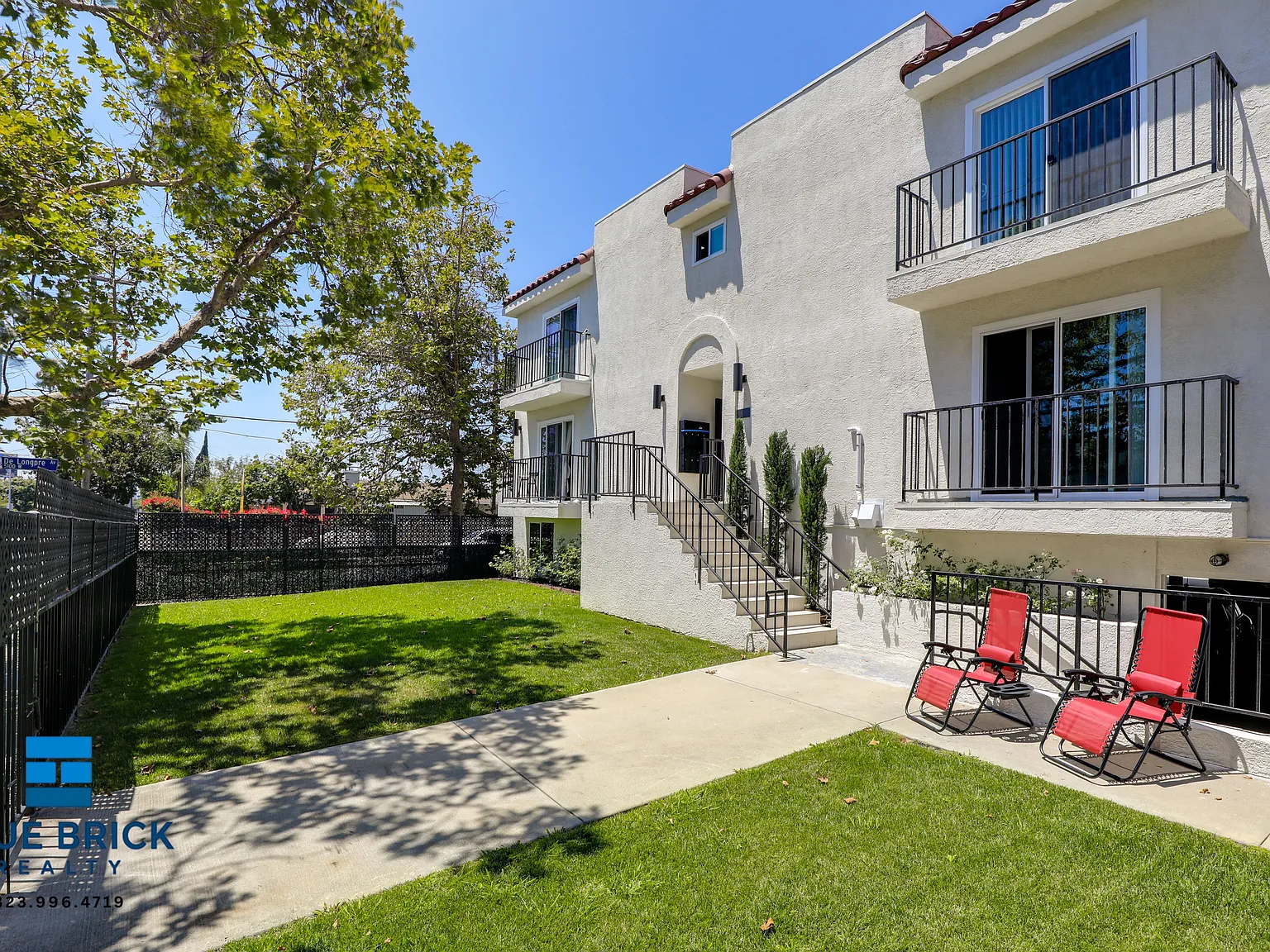 Beautiful 2BR ADU Residence with Private Front Lawn in Prime Location — Photo 4