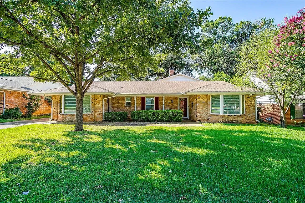 3 bed, 2536 sqft, $3,400 — Photo 1