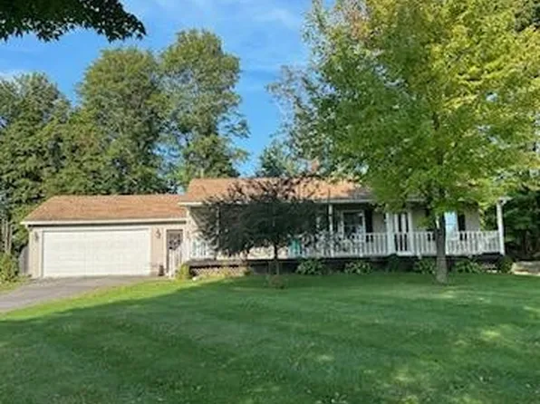 1672 Oak Leaf Ln, Penn Yan, NY 14527