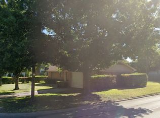 607 W Crockett St, Ennis, TX 75119