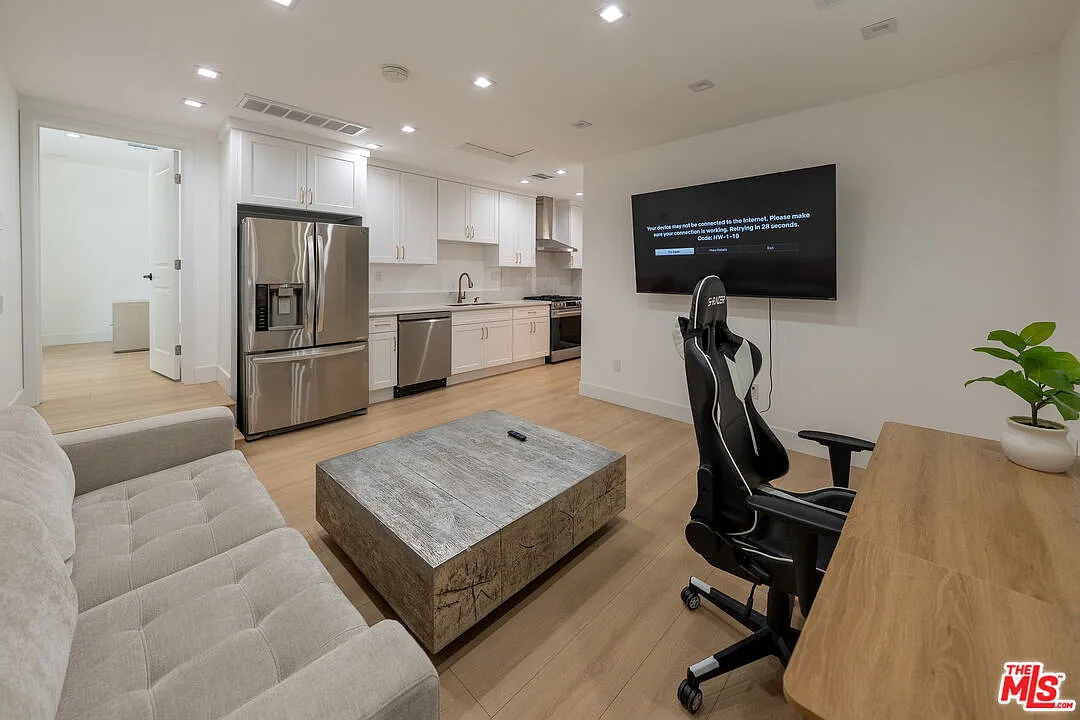1 bed, 1.0 bath, $2,700 — Photo 2