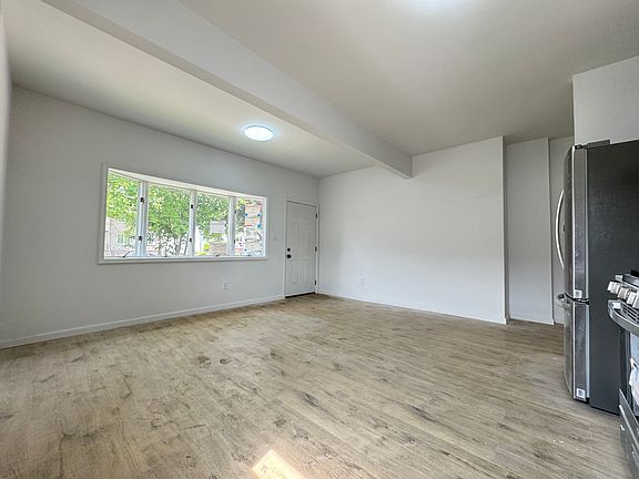 4th image of 4239 Richmond Ave #1F