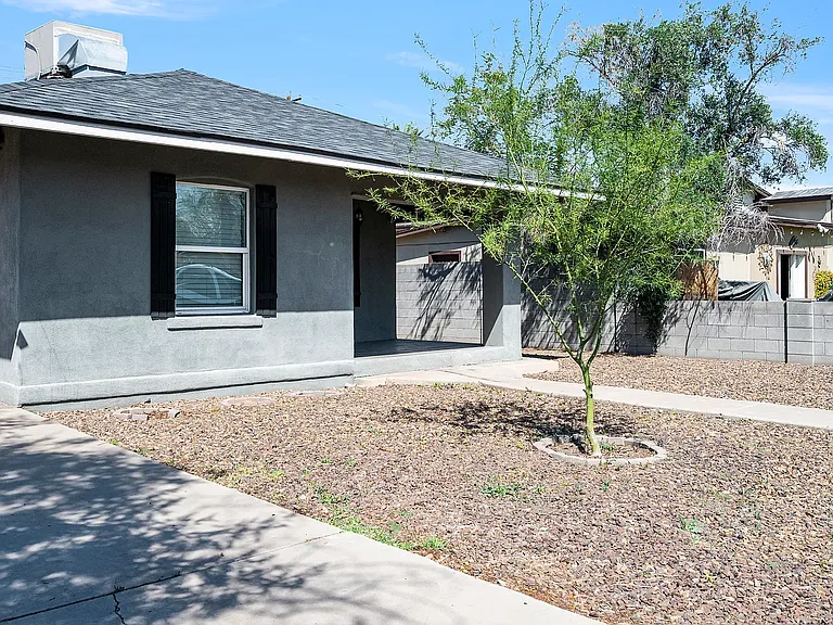 1632 E Adams St — Photo 8