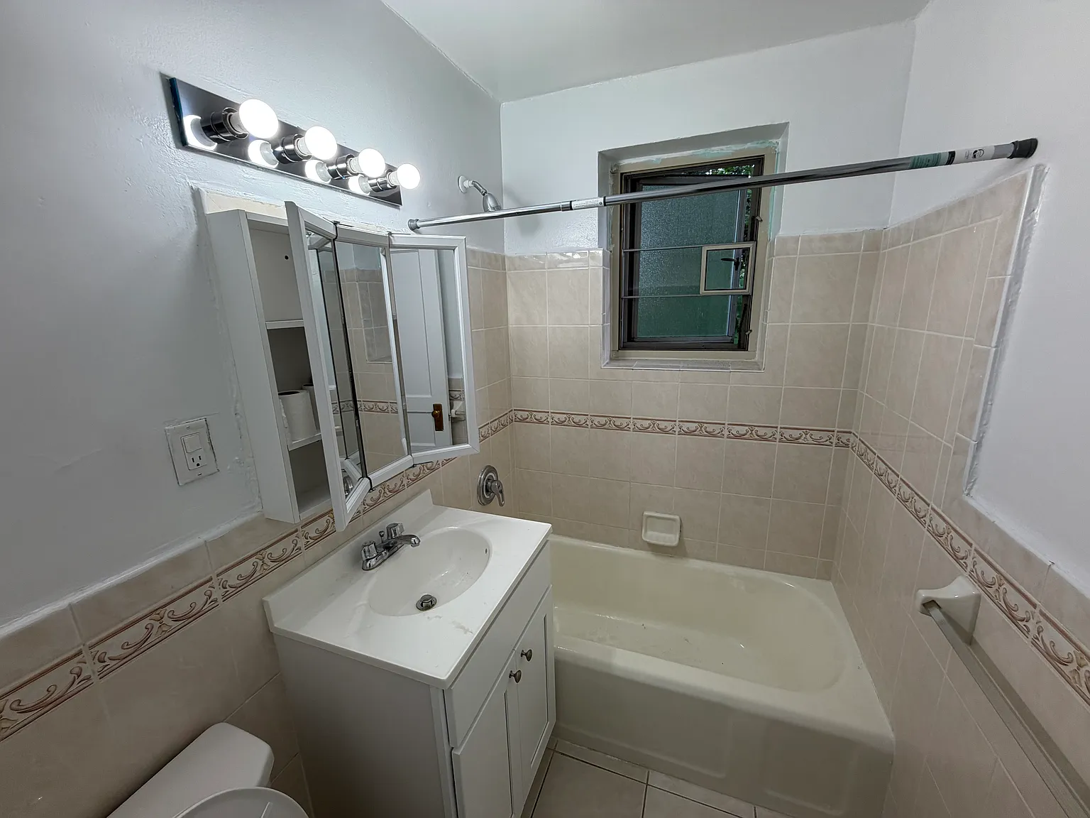 193rd Ln, Fresh Meadows — Photo 4