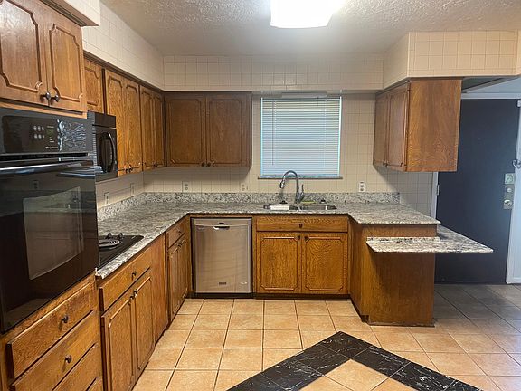 3rd image of 410 Woodmont Dr