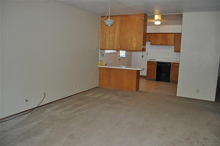 2nd image of 781 El Camino Ave