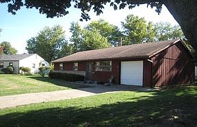 2nd image of 1900 Roberta Ln