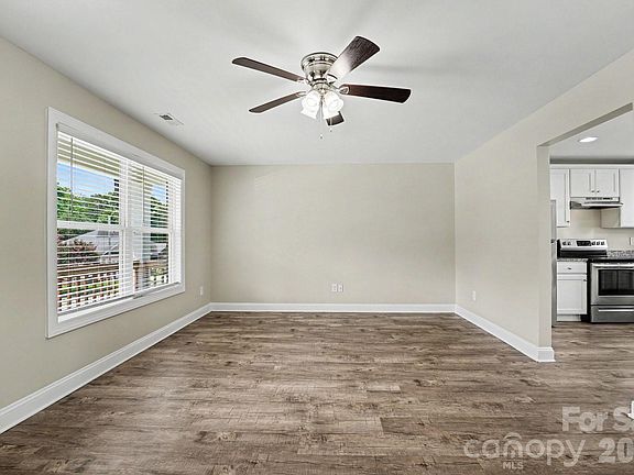3rd image of 1545 Mayfair Dr
