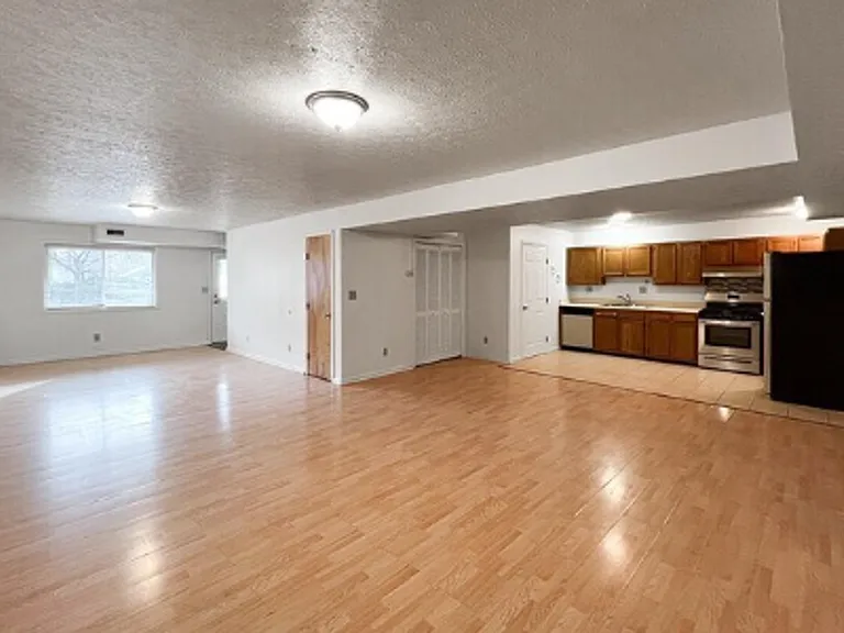 800 West 11th — Photo 15