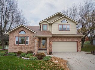 226 Devonwood Dr, Council Bluffs, IA 51503