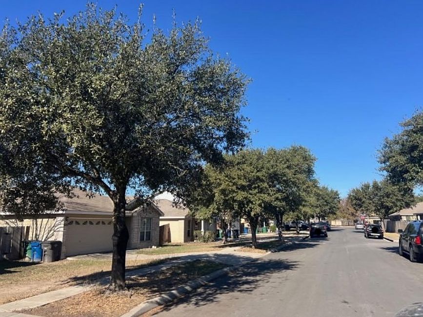 Exterior Neighborhood (street photo)