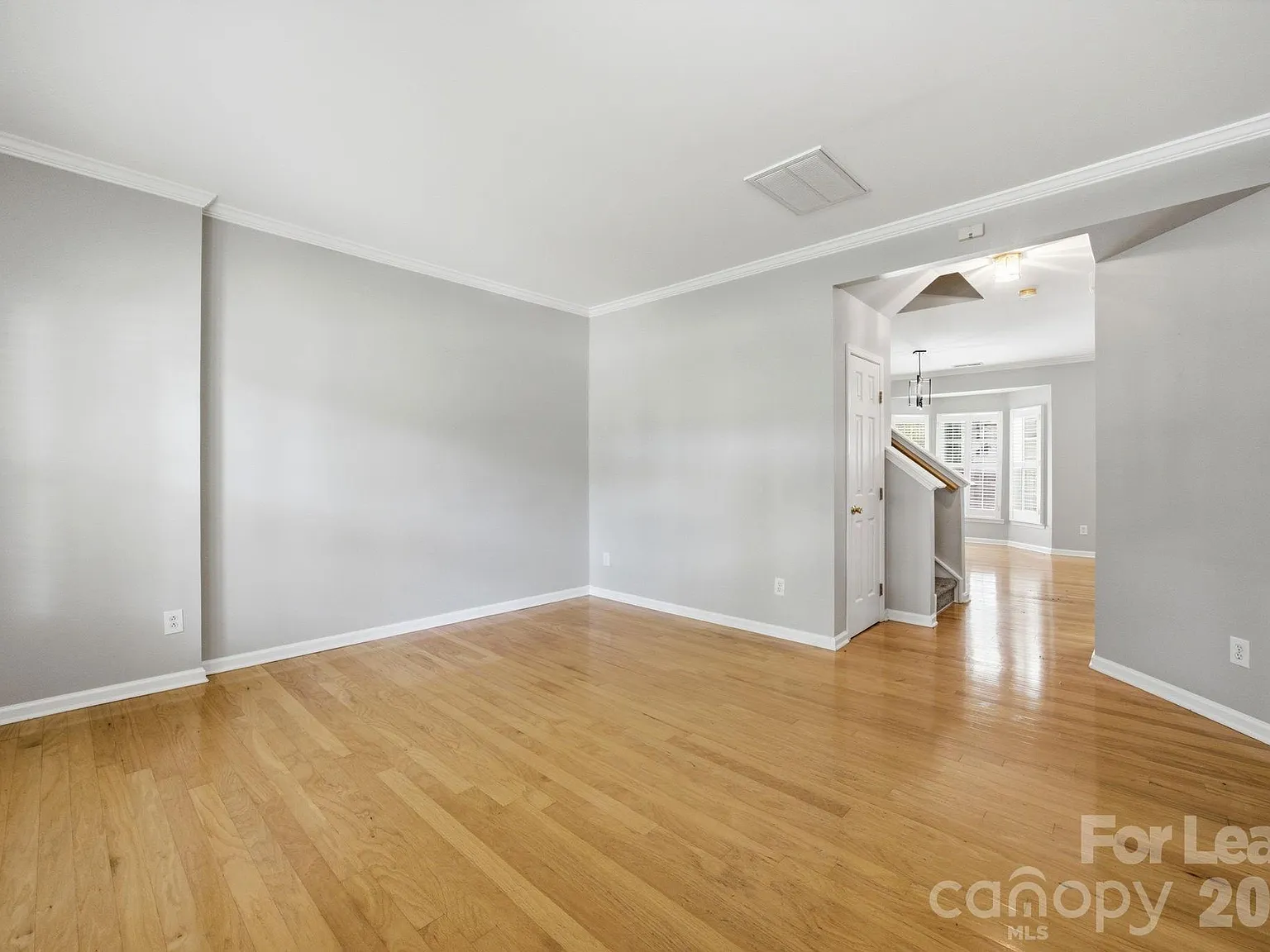 3 bed, 2.5 bath, 1819 sqft, $1,900 — Photo 3
