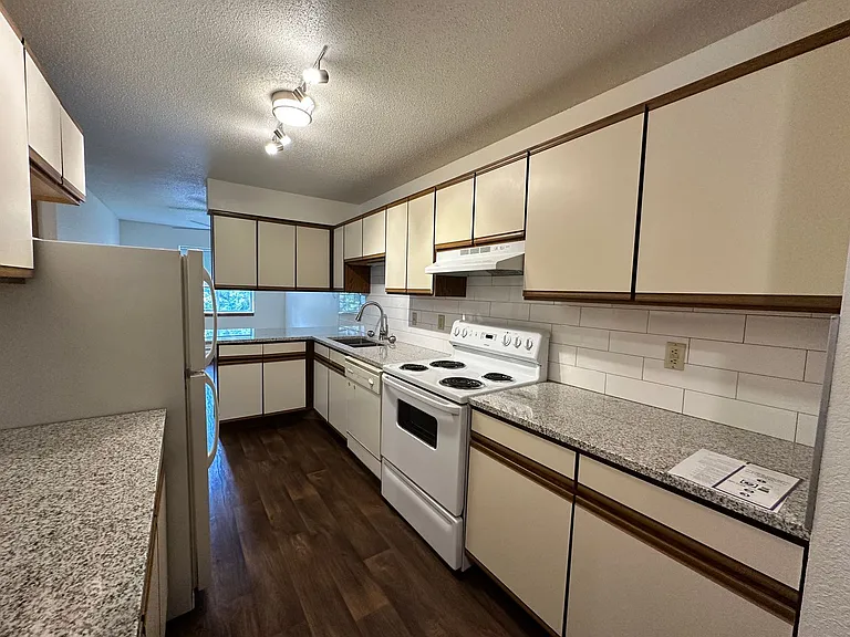 Ashwood Birchwood Apartments — Photo 28