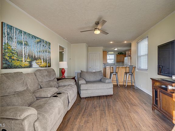 5th image of 1325 Magnolia Ave