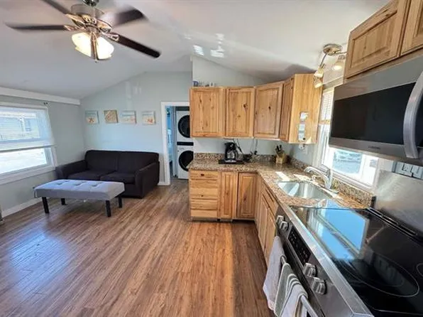 7 Perkins Ave #B, Hampton, NH 03842