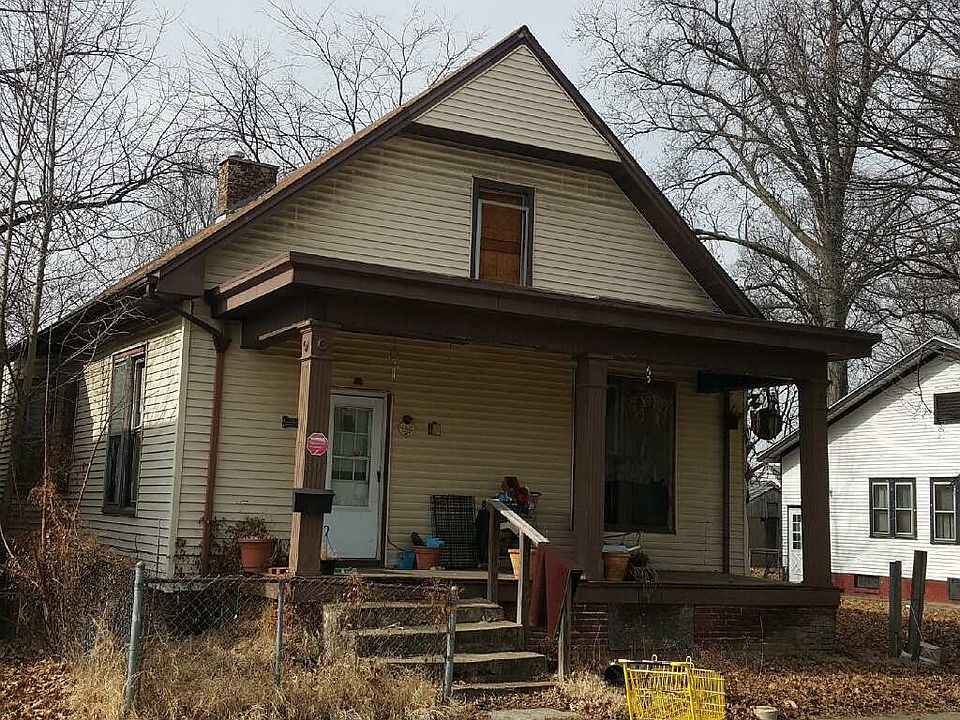 1st image of 301 S Grand Ave