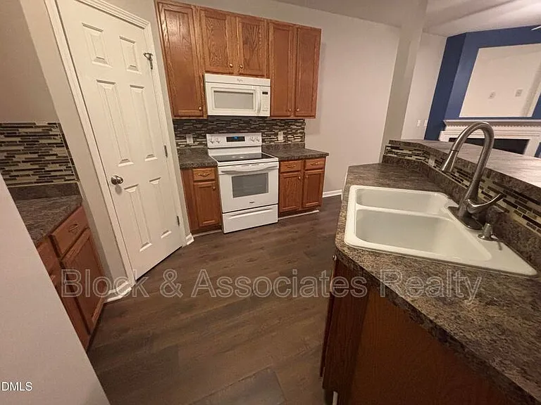 27 Great View Ct — Photo 4