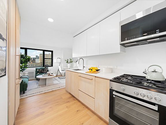 5th image of 100 W 93rd St APT 12D
