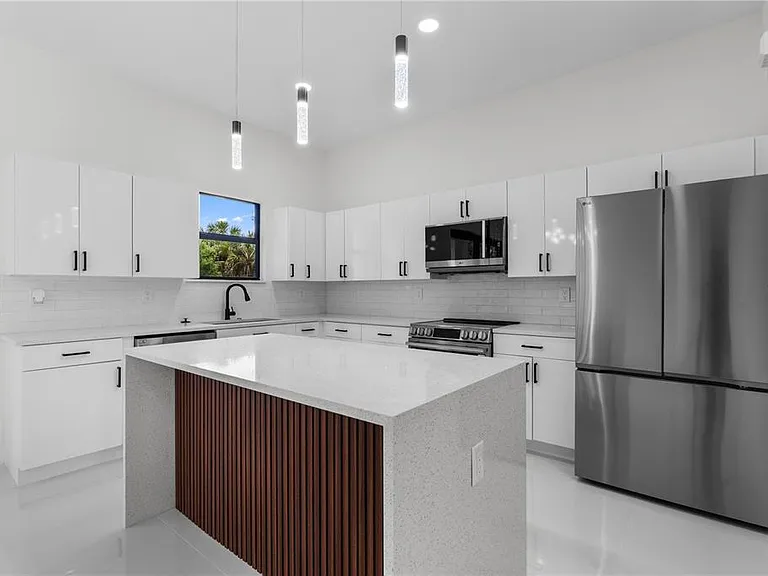 10070 Flat River St — Photo 7