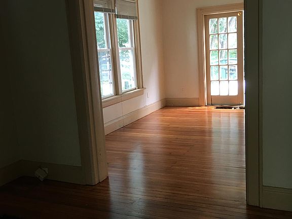 4th image of 2382 Indianola Ave