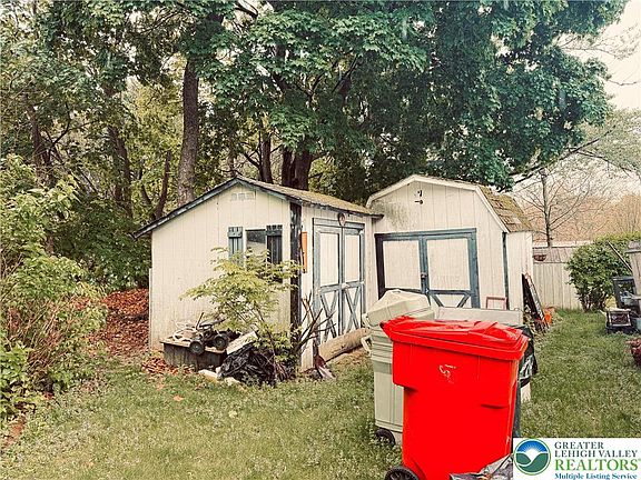 4th image of 55 Sycamore Dr