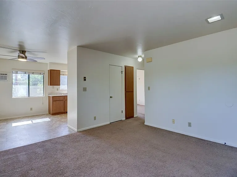 645 Ash St — Photo 8