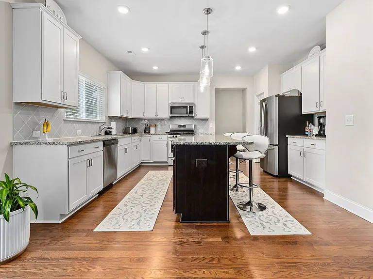 6508 Satjanon Dr — Photo 19