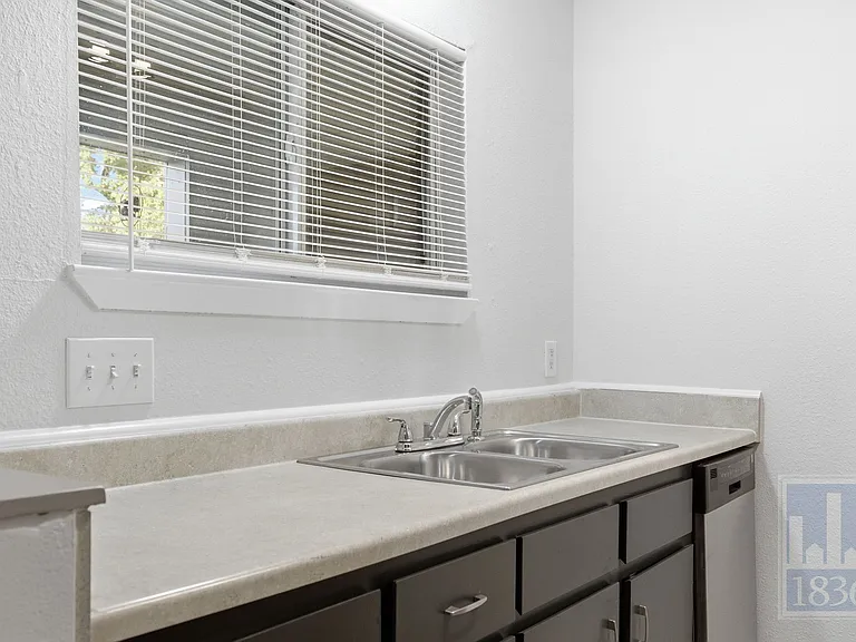 1514 Parker Ln #102 — Photo 33
