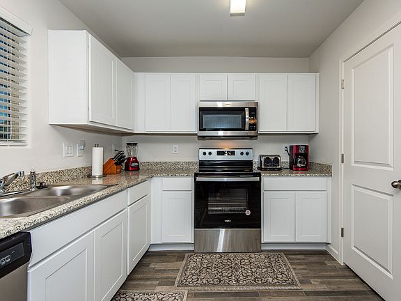 5th image of 562 Citrus St