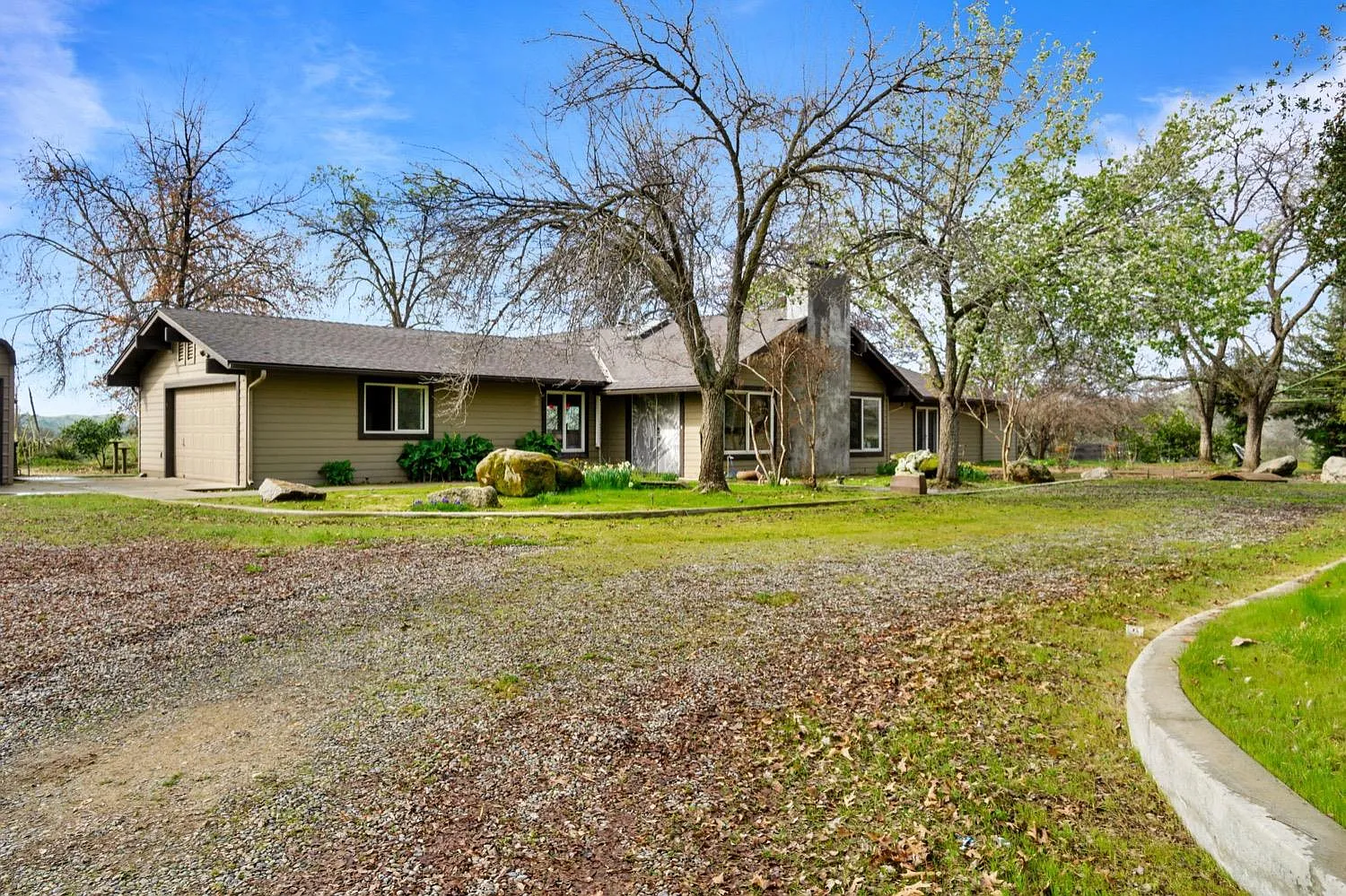 22140 Frontier Rd photo 1