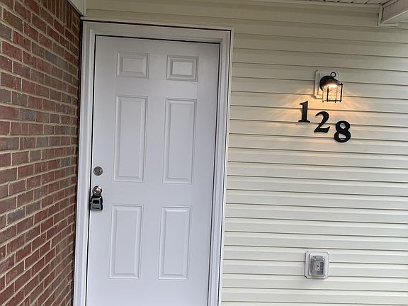 4th image of 128 Karen Ct