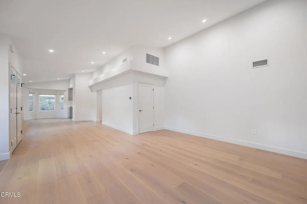 5 bed, 3.5 bath, 2816 sqft, $6,000 — Photo 2