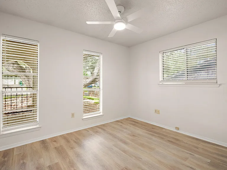 2600 Greenland Ln — Photo 11