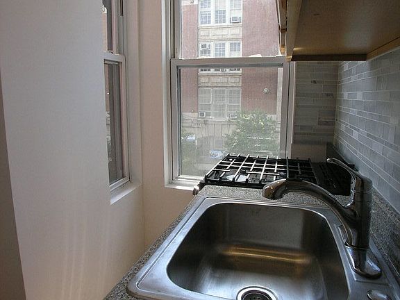 5th image of 473 5th St #7