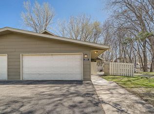 2210 Kings Valley Rd E, Golden Valley, MN 55427