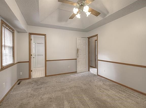 4th image of 512 SE Brownfield Dr