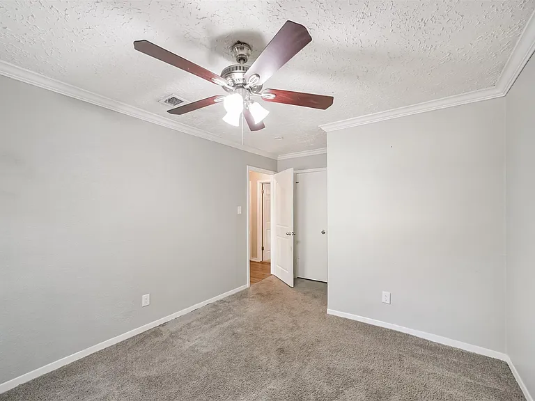 22203 Fincastle Dr — Photo 29