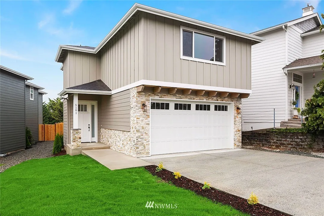 5101 LaHalDa Avenue NE photo 1