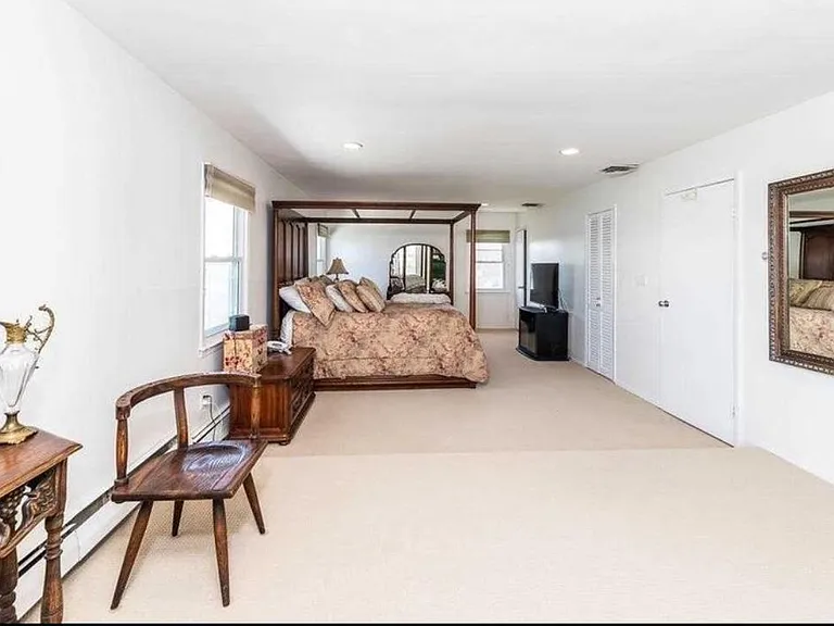 215 Scott Dr — Photo 16