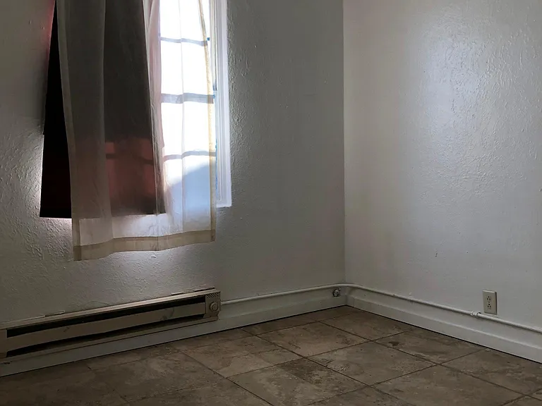 Bedroom 1 (West)