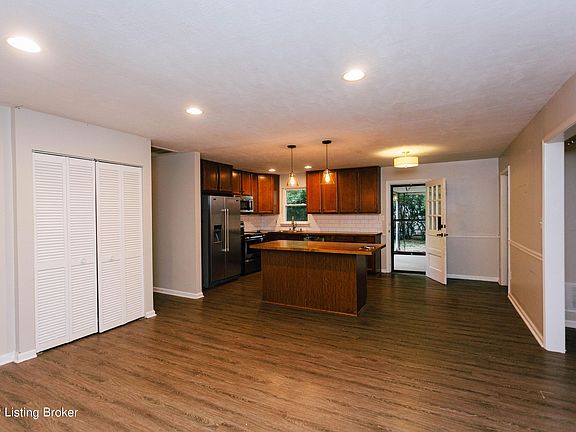 2nd image of 2421 Woodmont Dr