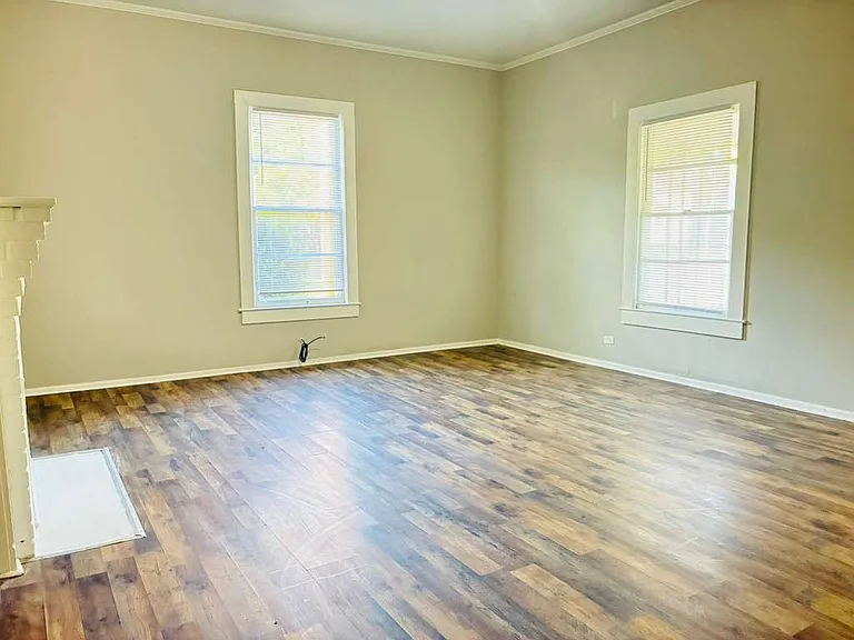 321 N Poplar St — Photo 6